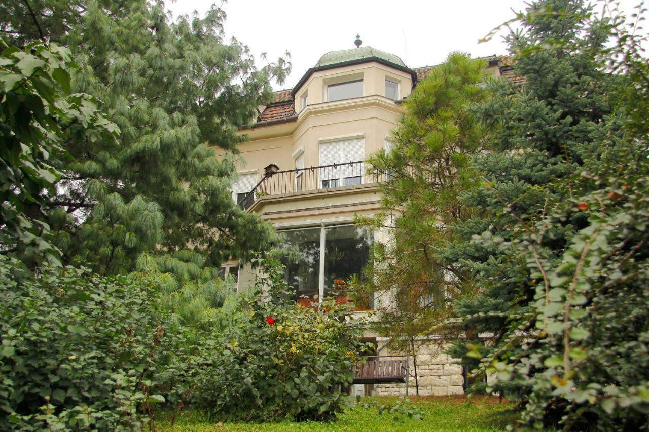 Bed and Breakfast Kalmár Panzió Budapest Exterior foto